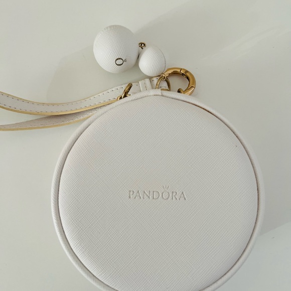 New Pandora bracelet in a leather box. New condition - Picture 4 of 4